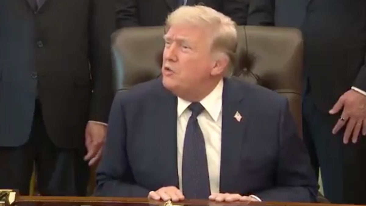 Trump ile Gazeteci Arasında Benzin Fiyatları Tartışması: Tansiyon Yükseldi