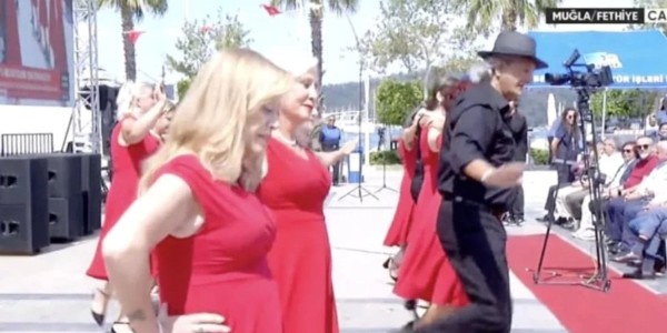 CHP'nin Mehter Protestosu ve Sirtaki Gösterileri Tartışma Yarattı