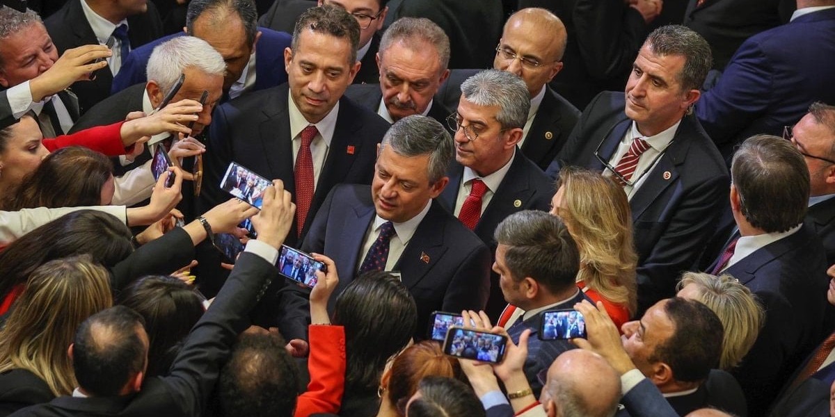 CHP Gaziantep İl Yönetiminin Mehter Gösterisindeki Tavrı Tartışma Yarattı: Özgür Özel'den Düzeltme