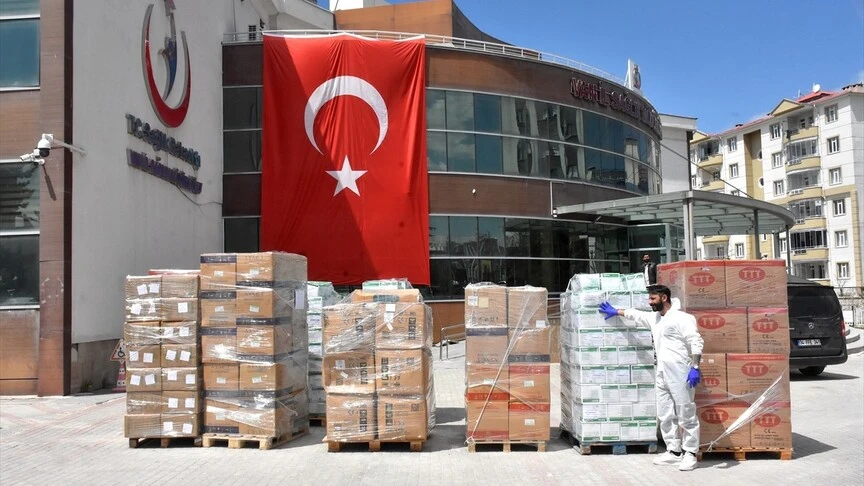 Türkiye'den İran’a 6 Tır Dolusu İlaç Desteği Gönderildi