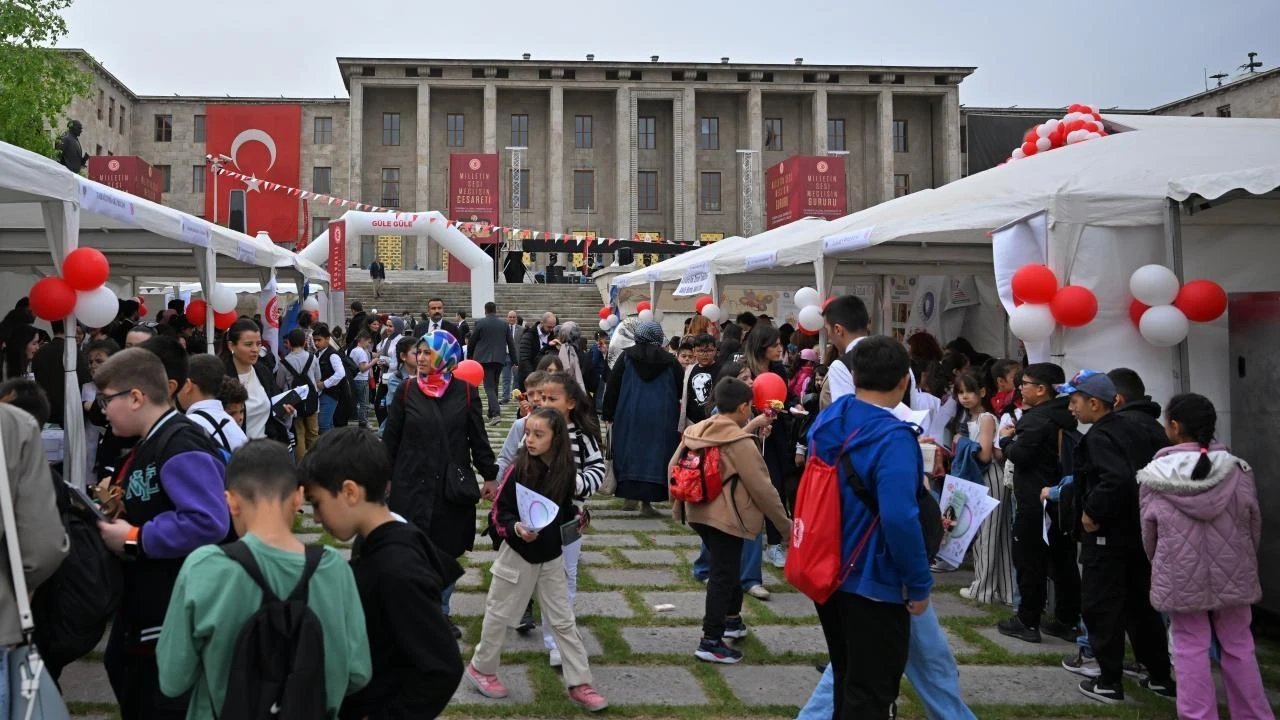 TBMM’de 23 Nisan Coşkusu: Çocuklara Özel Oturum ve Bahçede Etkinlikler